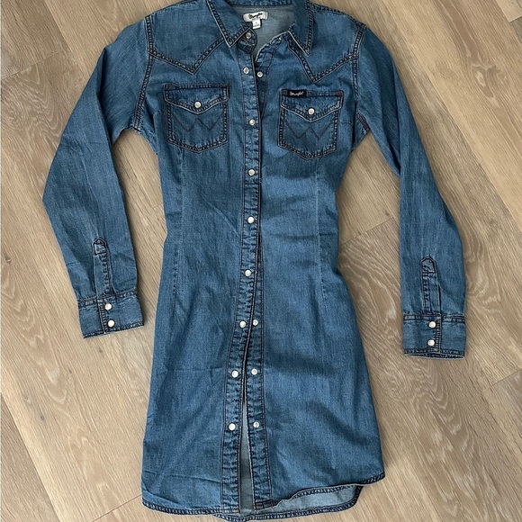 Wrangler Blue Long Sleeve Buttoned Midi Dress - Picture 3 of 5